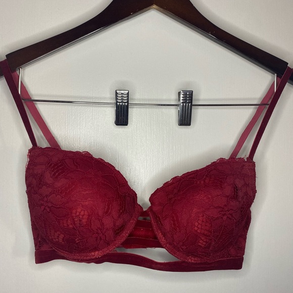 Red Lace Push-Up Bra - Picture 2 of 4